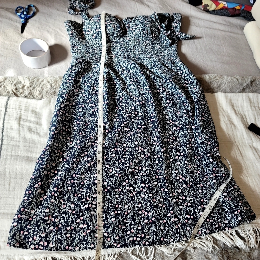 MISS LOLA Tie Shoulder Floral Smocked Dress size Large - Picture 14 of 16